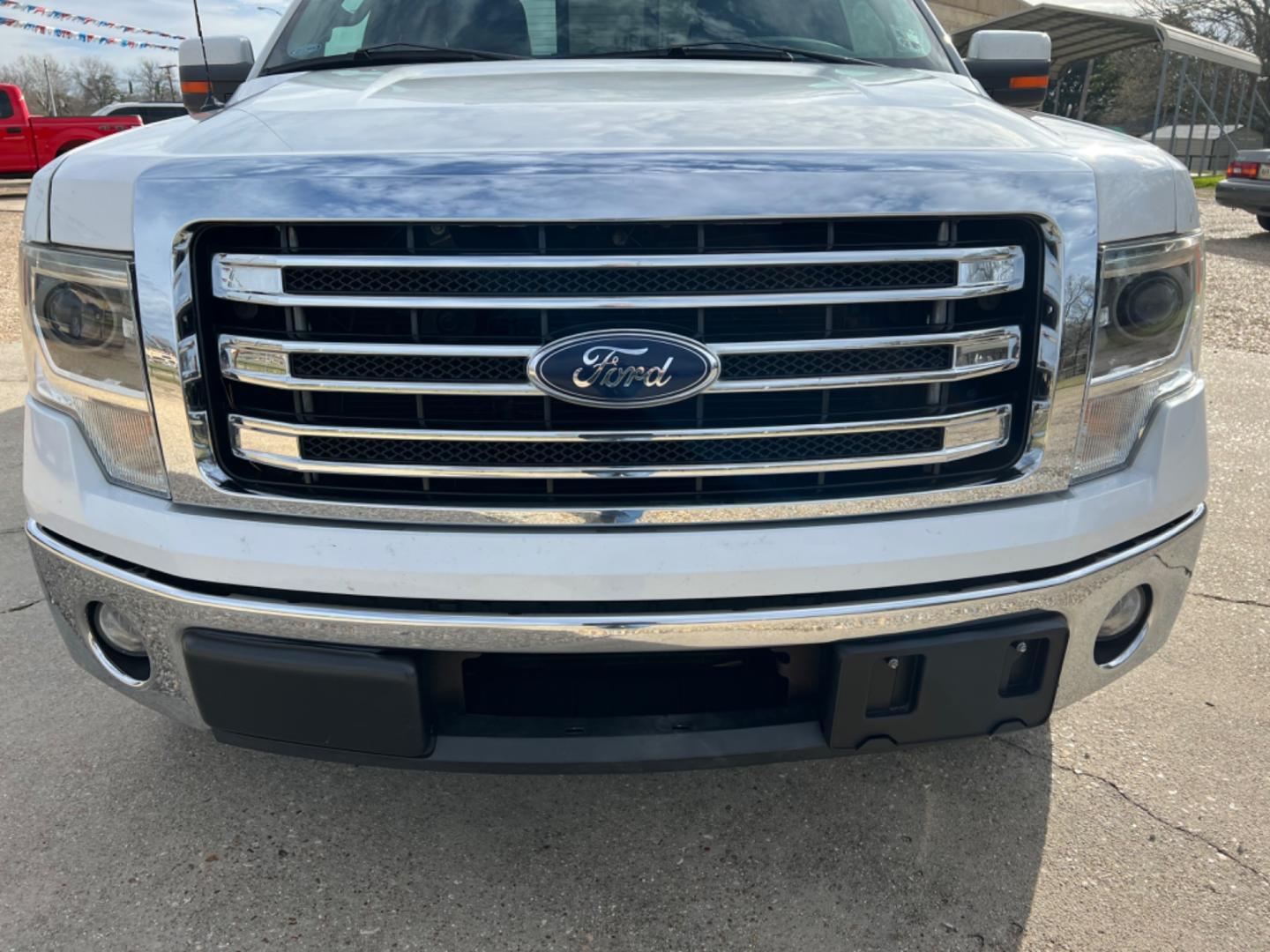 2013 White /Gray Ford F-150 Lariat (1FTFX1CT5DK) with an 3.5 V6 EcoBoost engine, Automatic transmission, located at 4520 Airline Hwy, Baton Rouge, LA, 70805, (225) 357-1497, 30.509325, -91.145432 - 2013 Ford SuperCab Lariat ***One Owner***No Accidents*** 3.5 V6 EcoBoost Gas, All Star Ford Just Replaced Transmission, 154K Miles, Heated & Cooled Leather Seats, All Power, Sunroof, Backup Camera, Bed Cover, Tow Pkg. NO IN HOUSE FINANCING. FOR INFO PLEASE CONTACT JEFF AT 225 357-1497 CHECK OUT OUR - Photo#2